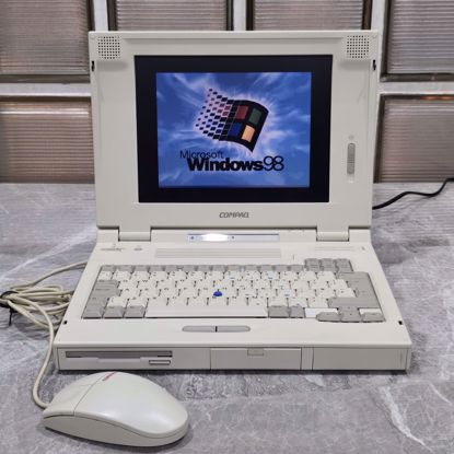 صورة كمبيوتر كومباك ويندز 98 