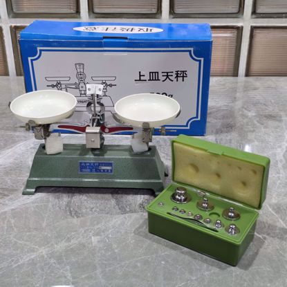 صورة ميزان بكرتونه مع أوزان 