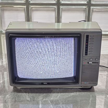 صورة تلفزيون قديم شغال اصدار السبعينات