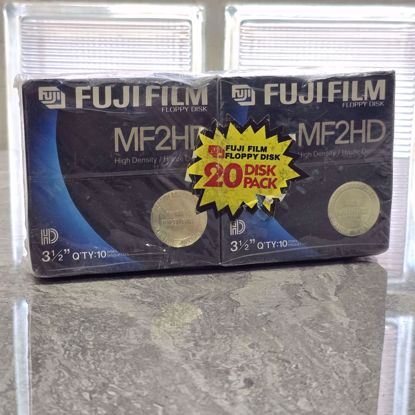 صورة علبتين فلوبي ديسك غير مستخدمه على بندهم 