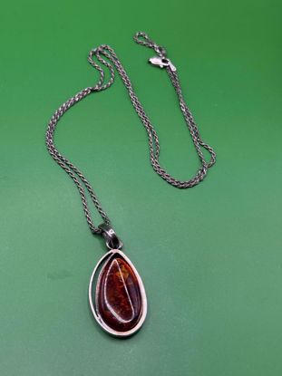 Picture of قلاده من الفضه وحجر الكهرمان الطبيعي صناعه ايطاليه