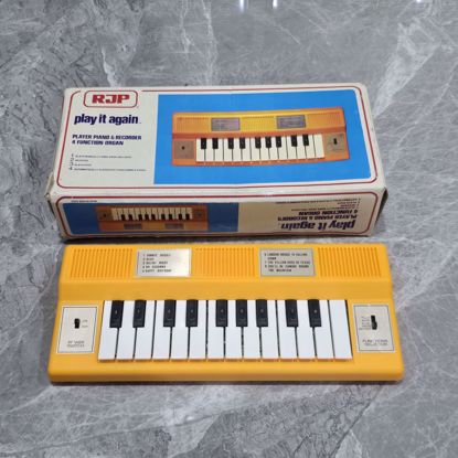 Picture of آلة موسيقيه قديمه 