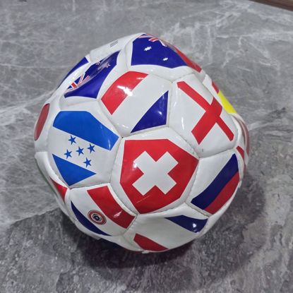 Picture of كره قدم قديمه عليها أعلام الدول 