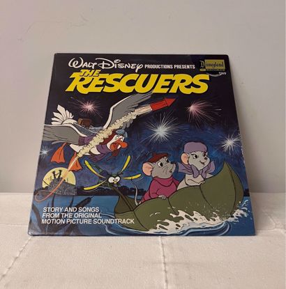 صورة اسطوانه كبيره مغلفه انجليزي المنقذون 